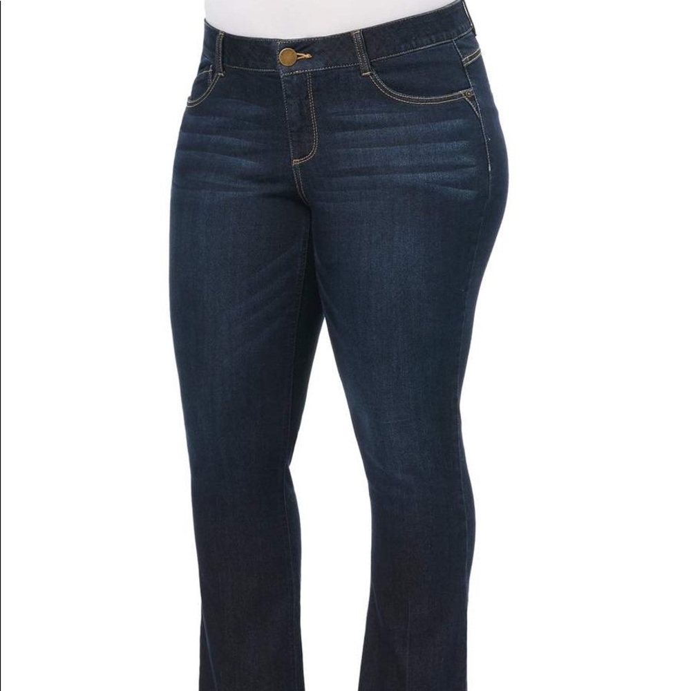 NWT Democracy Slimming Boot Jeans ✨